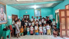 Foto Bersama PMKRI Cabang Larantuka  Dan Anak- Anak Yayasan Panti Panca Duo. Minggu18 mei 2025. 