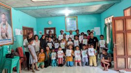 Foto Bersama PMKRI Cabang Larantuka  Dan Anak- Anak Yayasan Panti Panca Duo. Minggu18 mei 2025. 